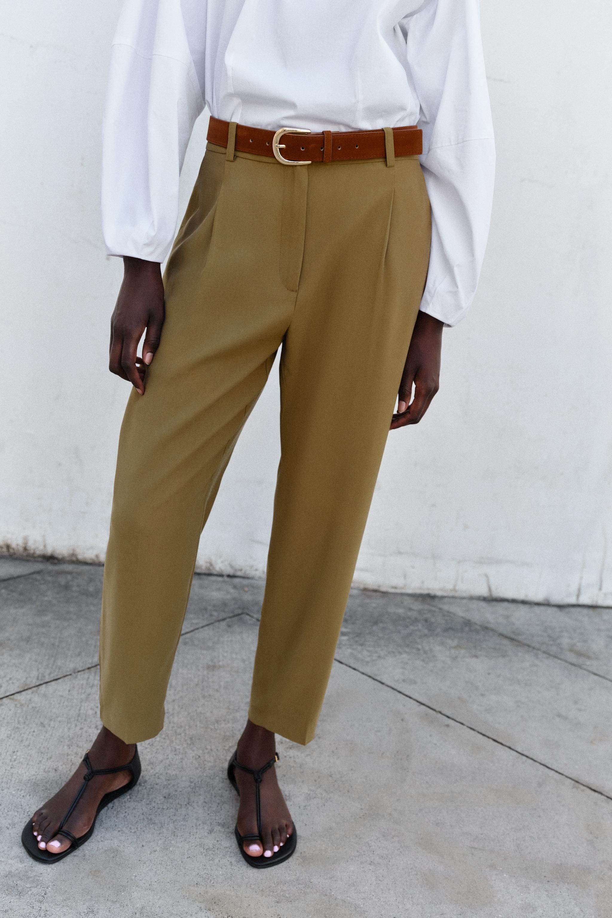 PANTALON À PINCES AVEC CEINTURE